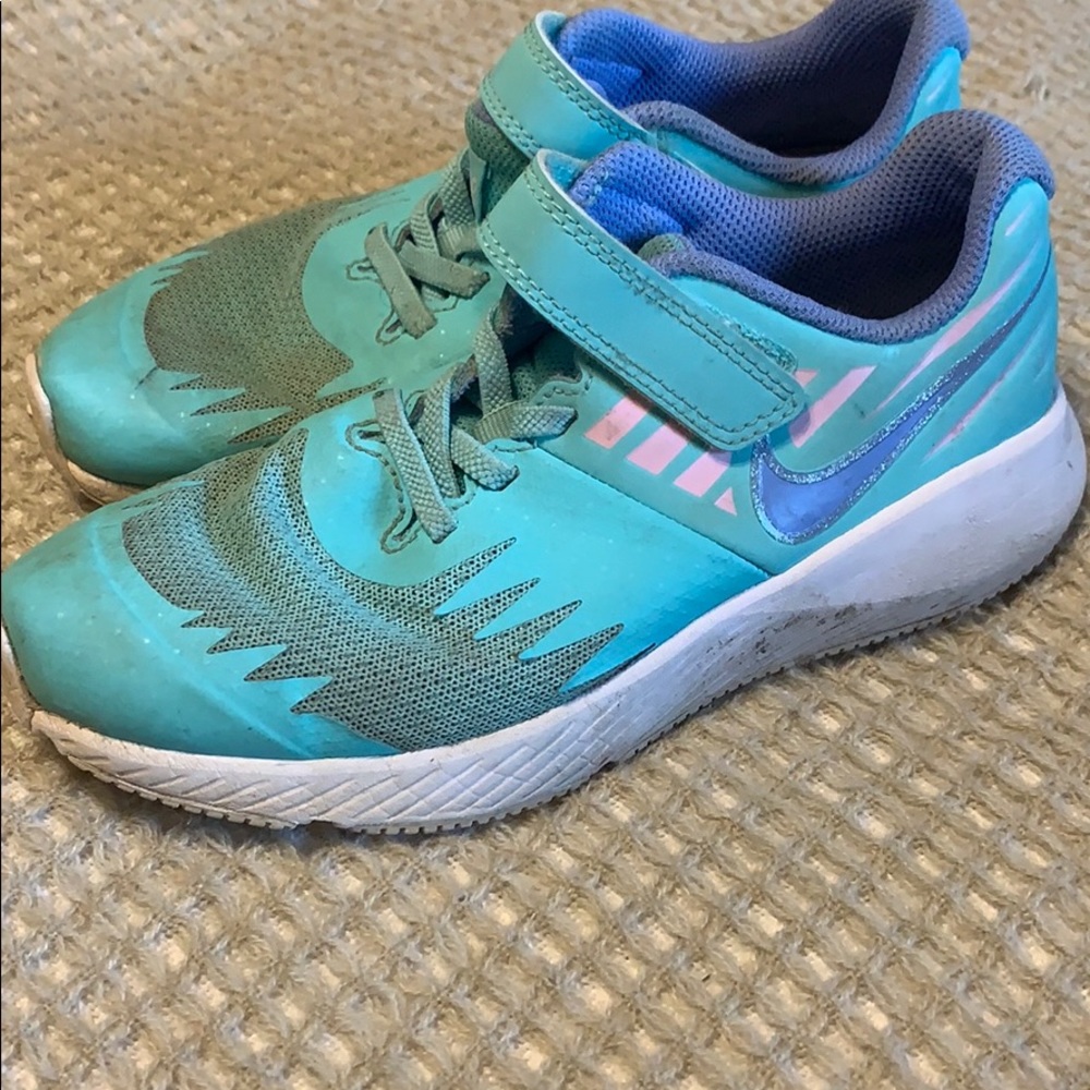 Girls Nike tennis shoes